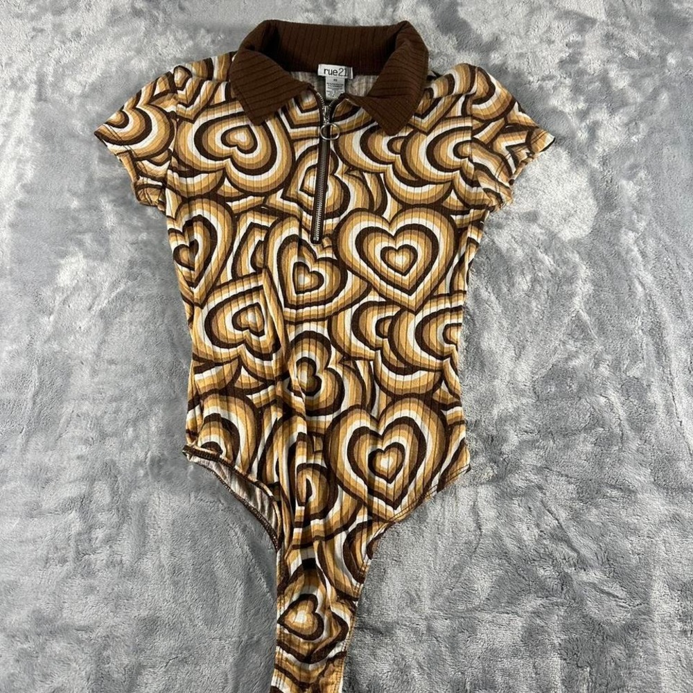 Brown and cream bodysuit with‎ heart design